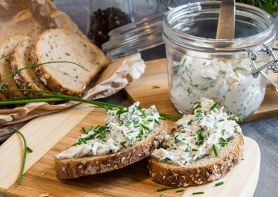 Garlic and Chives Cheese Spread